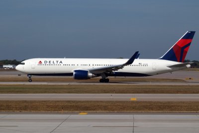 Delta 767-300 rolling down the runway