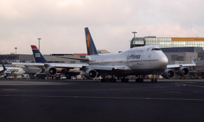 Lufthansa B747-400 ready to rock and roll