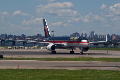 Trump's 757 at Laguardia