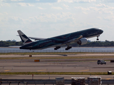 Cathay Pacific B777 at takeoff