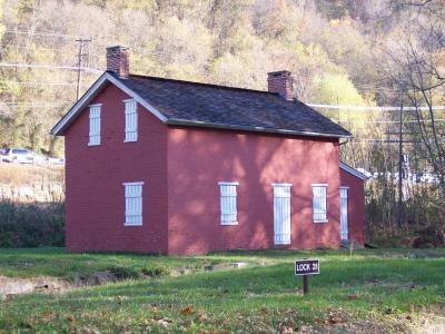 Red Lockhouse for lock 31