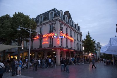 Evening scene on Place Drouet d'Erlon in Reims