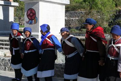 Naxi ethnic group - Dancing and singing in tha park