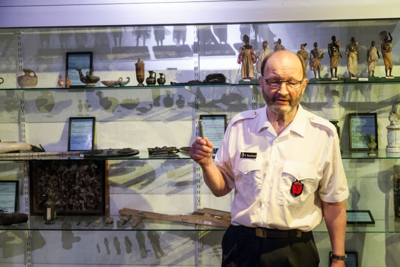 Vr guide foran museets opprinnelse; Kapten Klincks private samling av rariteter.