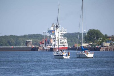 Containerships VII