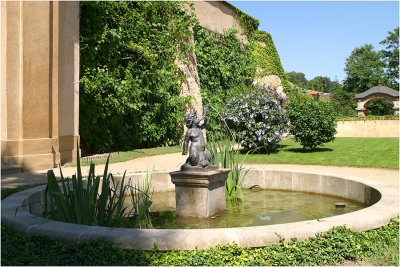 great pallfy garden fountain