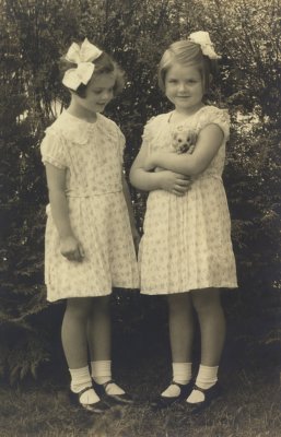 Caroline and Carlotta Houck. Early 1930's
