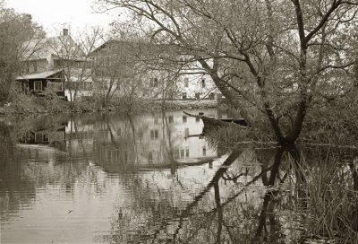 STANBRIDGE EST AU BORD DE LA RIVIERE