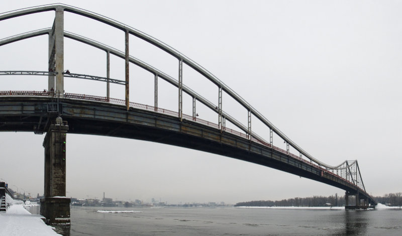 Kiev. Foot-bridge to the Trukhanov Island.jpg