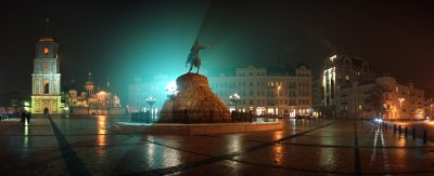 Sofievskaya Square in evening.jpg