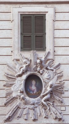 La finestra della Madonnella della Pietà