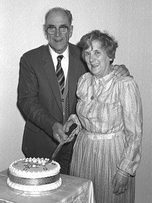 Mr a Mrs John Pritchard Llanddona Penblwydd Priodas 50 Ml 1986.jpg