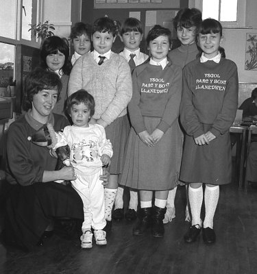 Plant Ysgol Parc y Bont Llanedwen 1989.jpg