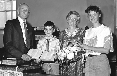 Anrhegu Gwylfa ac Annie Parry 80au.