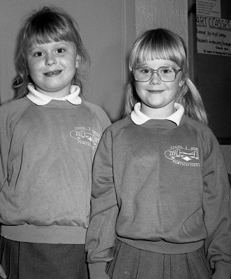 Genod Ysgol y Borth 1993 Pwy Tybed -.jpg
