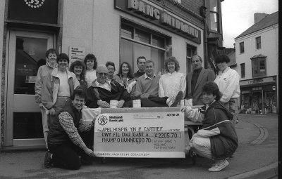 Staff Banc y Midland Porthaethwy  Tachwedd 1990.jpg