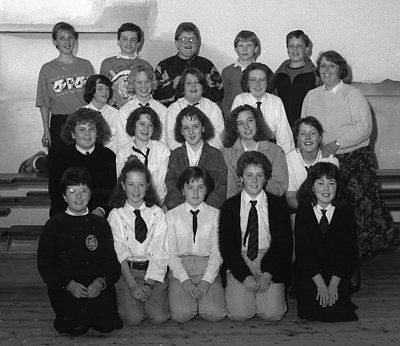 Beryl Hughes a Cwmni Drama Aelwyd Porthaethwy 1990.jpg