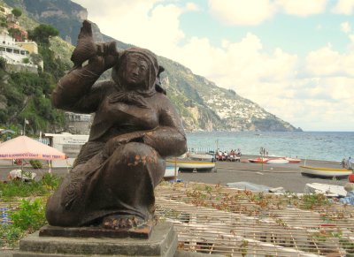 Positano - fisher's wife statue