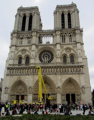 Preparing to inspect Notre Dame roof 01