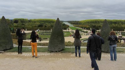 Taking photos at Versailles garden 02