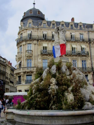 Montpellier fountain 01.jpg