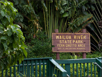 9440.Wailua River Sign