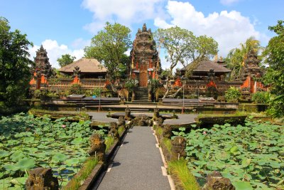 Pura Taman Saraswara seen from Kafe Lotus