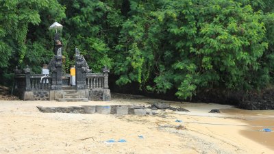 Shrine on the Padang Bai beach