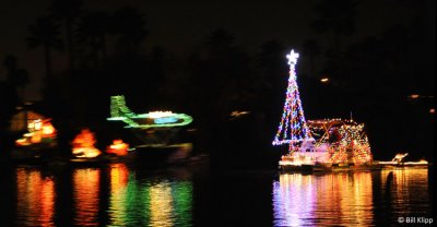 Willow Lake Lighted Boat Parade  12