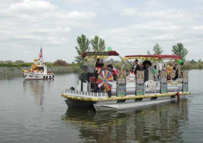 DBYC Boat Parade 2006 6