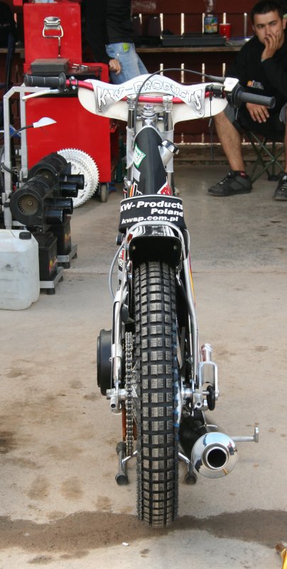 500 cc, app 80 kg, >75hp, no gears, no break