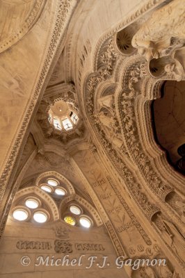 La Sagrada Familia: le plafond au-dessus du portail du rosaire