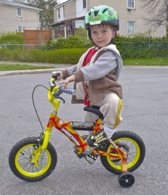 Antoine avec son nouveau vélo