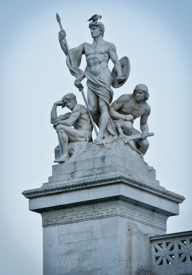 Statue, ct gauche du monument Victor Emmanuel II