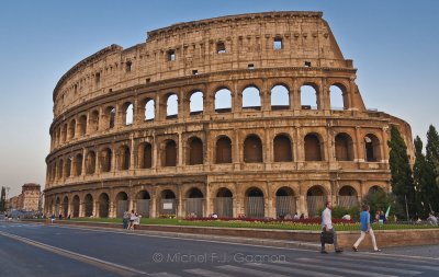 Le Colise/The Coliseum