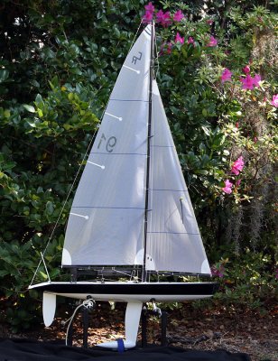 CR914 is a class racing sailboat
