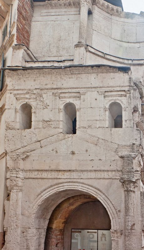 Porta Leoni