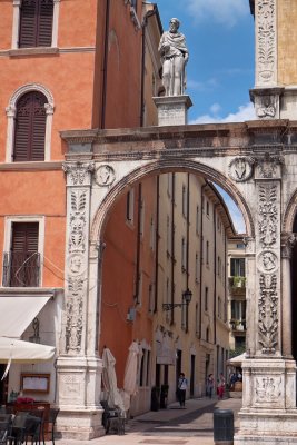 Arch on Piazza dei Signori