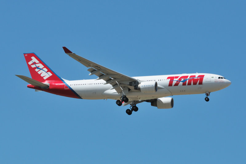 TAM Airbus A330-200 PT-MVR