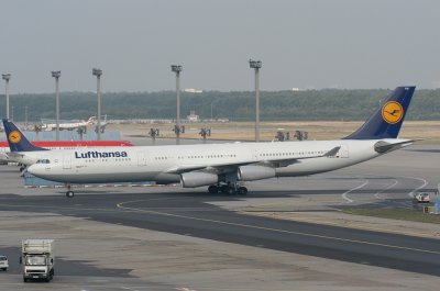 Lufthansa Airbus A340-300 D-AIFD