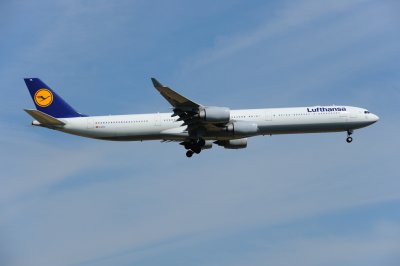 Lufthansa Airbus A340-600 D-AIHL 