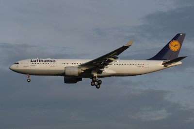 Lufthansa Airbus A330-200 D-AIMC