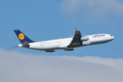 Lufthansa Airbus A340-300 D-AIGS 