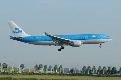 KLM Airbus A330-200  PH-AOA
