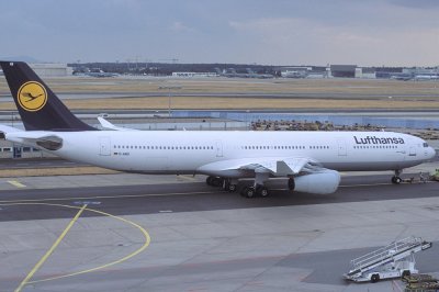 Lufthansa Airbus A340-300 D-AIGI  