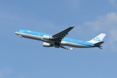 KLM Airbus A330-300 PH-AKB