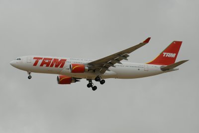 TAM   Airbus  A330-200   PT-MVL