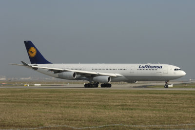 Lufthansa  Airbus A340-300  D-AIGX