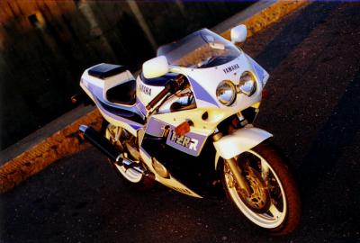 g4/58/661358/3/59476889.FZR250Rfortscratchley.jpg