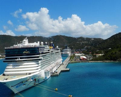 Crowded day in St. Thomas with six cruise ships